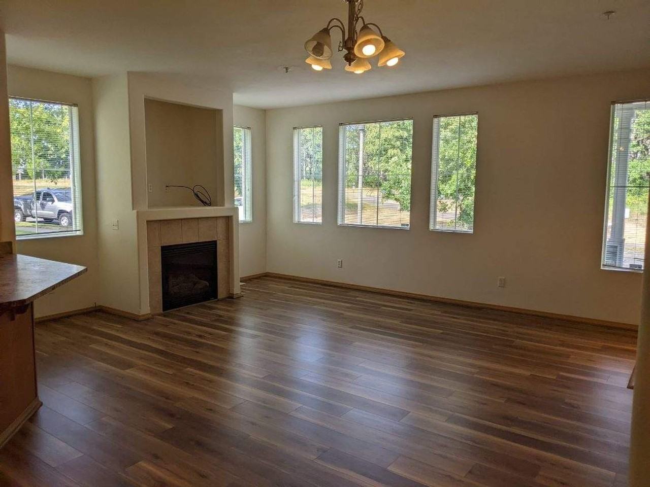 1945 Garry Oaks Ave #B - Photo 6 of 27