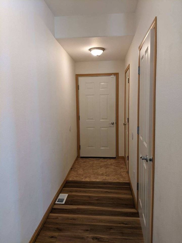 1945 Garry Oaks Ave #B - Photo 7 of 27