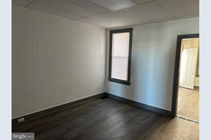 412 Spring St - Photo 3 of 11