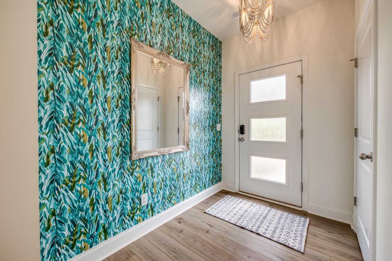 400 Simeon Dr - Photo 2 of 30