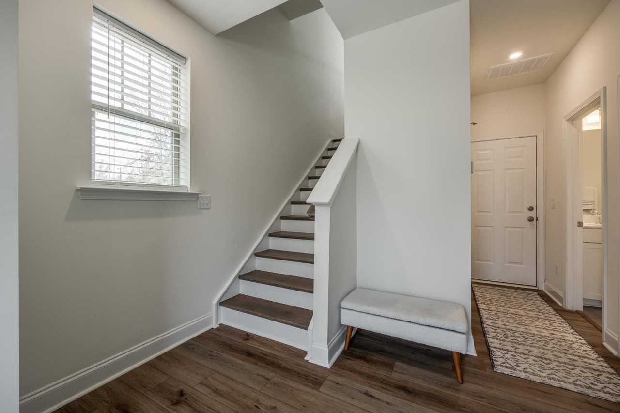 400 Simeon Dr - Photo 3 of 30