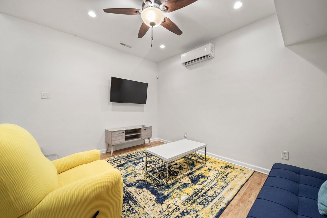 255 Bond St - Photo 2 of 11