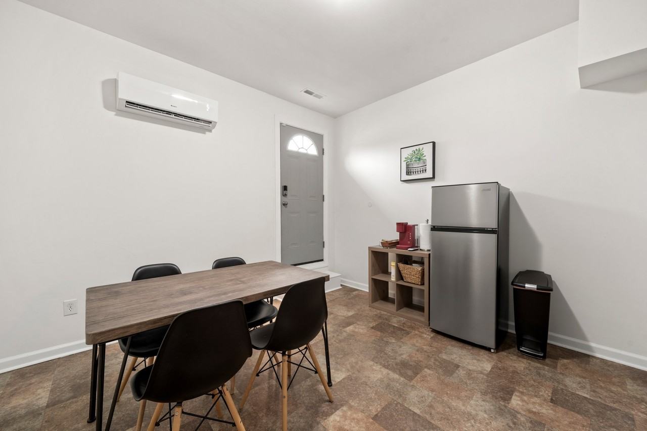 255 Bond St - Photo 5 of 11