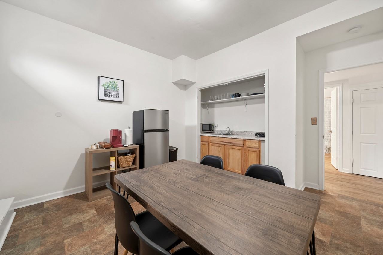 255 Bond St - Photo 7 of 11