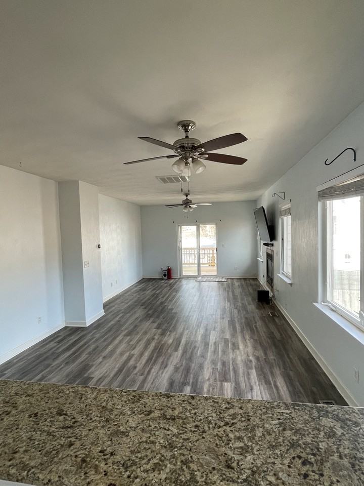 4512 Coronet Ave - Photo 4 of 14