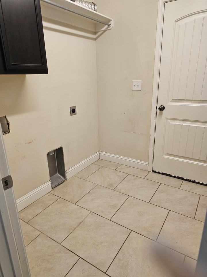 806 E 93rd St #1 - Photo 4 of 12