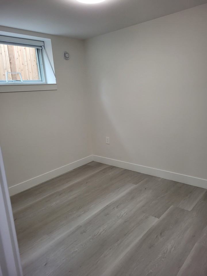 4450 Briarwood Crescent - Photo 3 of 6