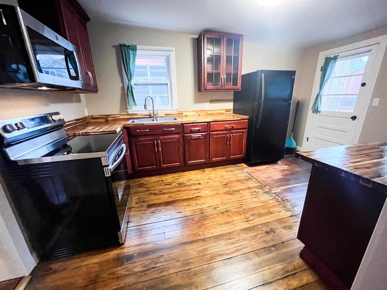 411 W Buffalo St #3 - Photo 2 of 15