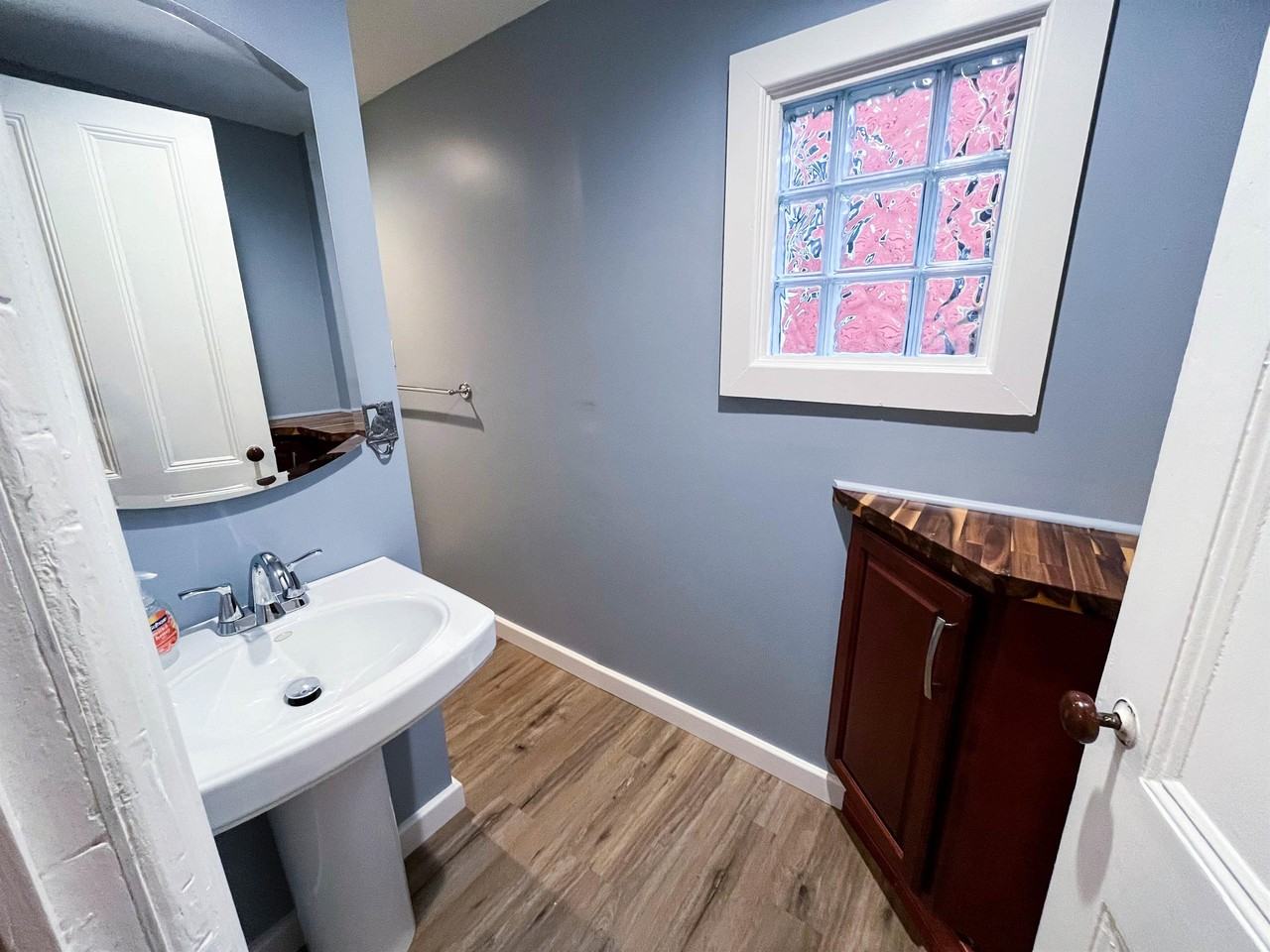 411 W Buffalo St #3 - Photo 4 of 15