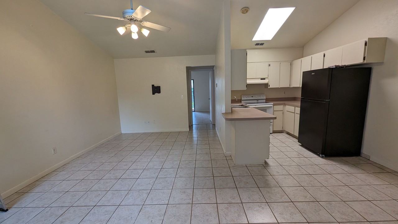 2848 Sw 39th Ave - Photo 3 of 14