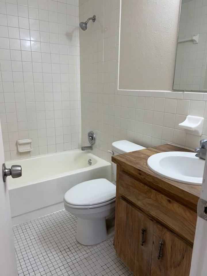 5841 Elm St - Photo 3 of 26