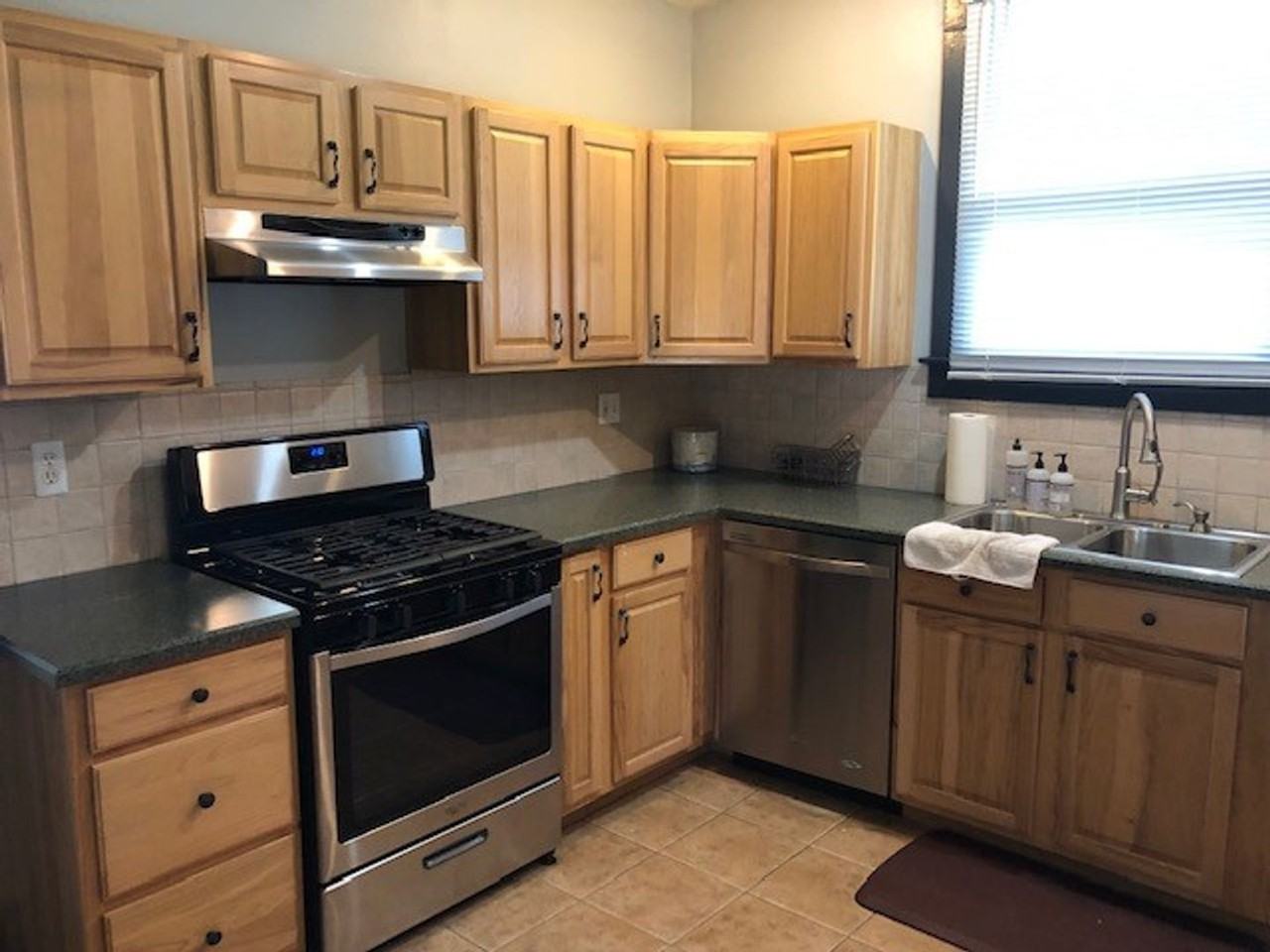 2717 N Fillmore St - Photo 3 of 16