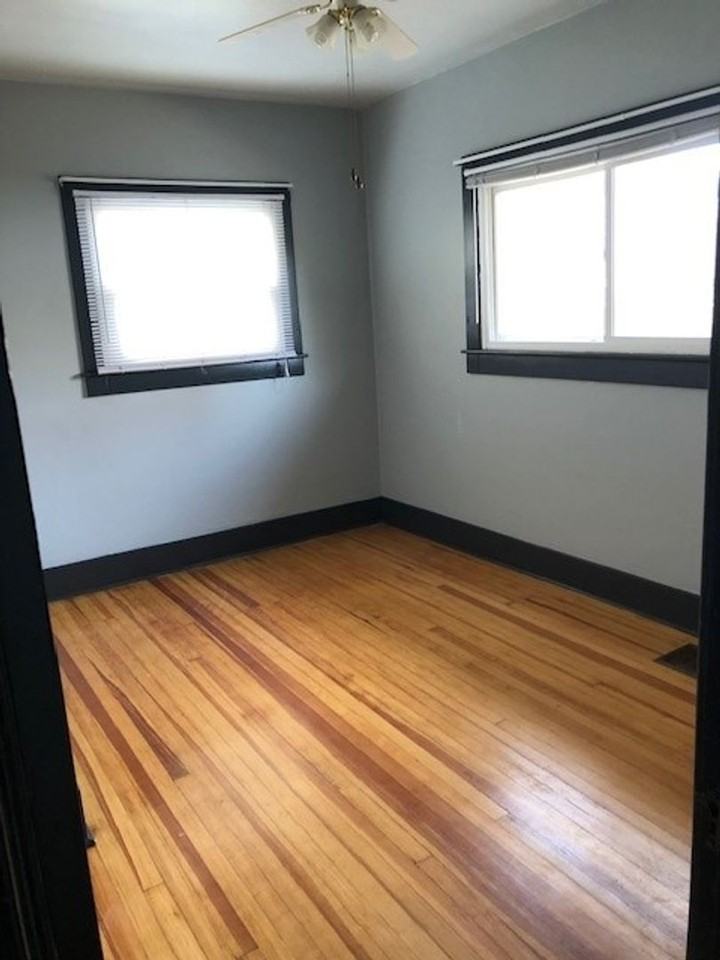 2717 N Fillmore St - Photo 5 of 16