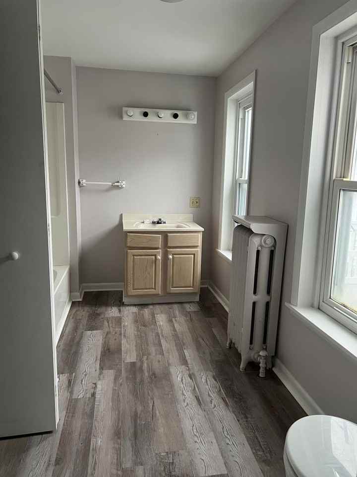 909 Marion St - Photo 5 of 7
