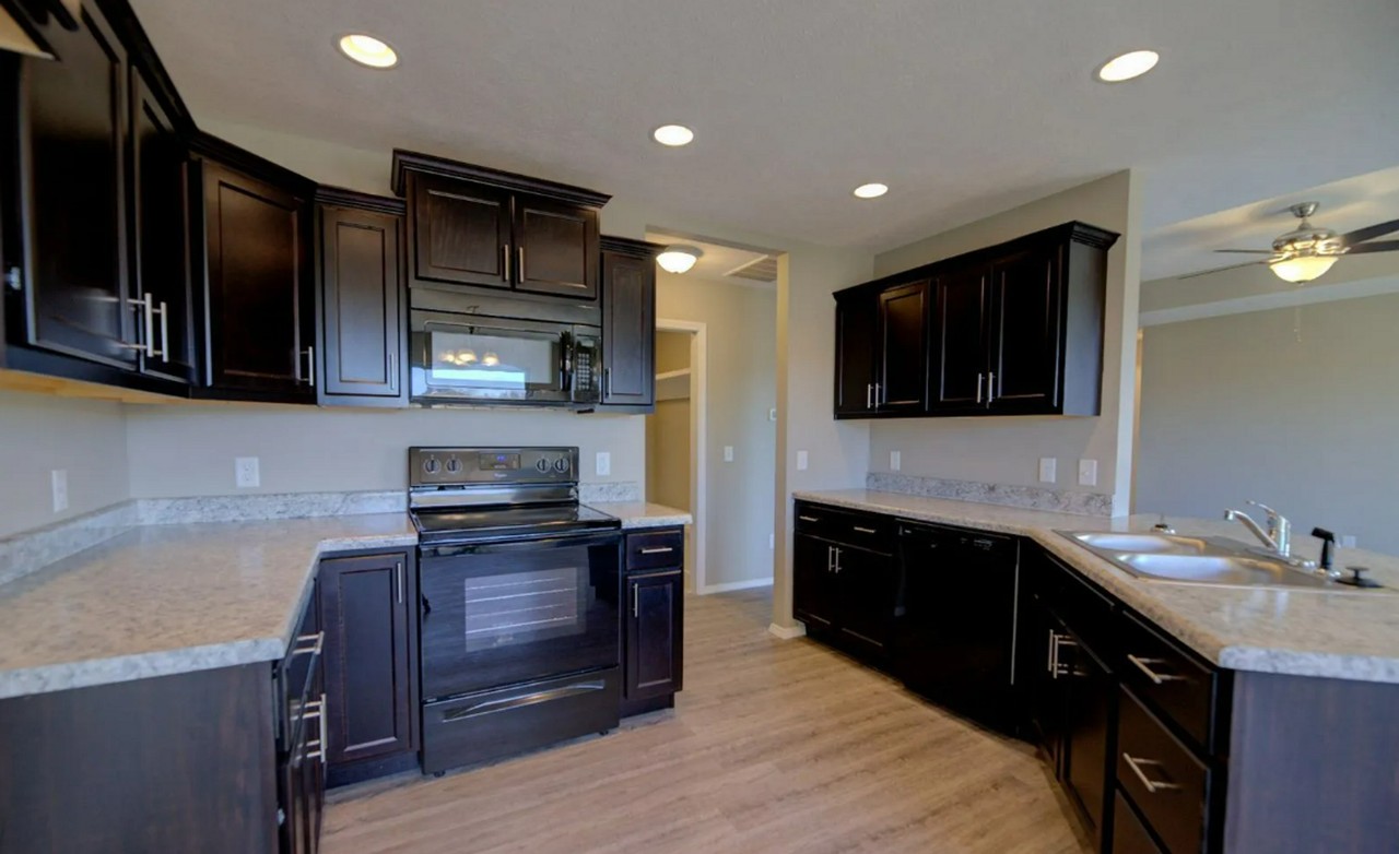 1055 S Calabria Ave - Photo 3 of 22