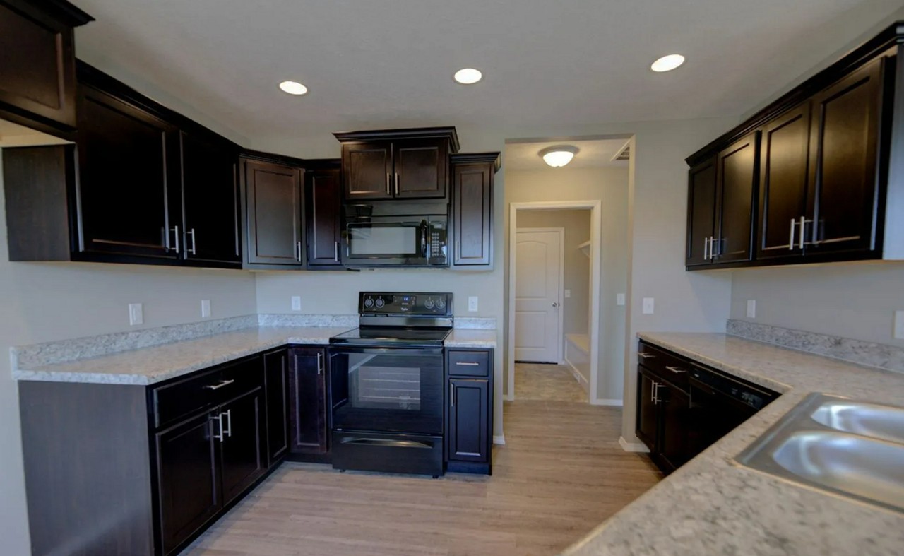 1055 S Calabria Ave - Photo 4 of 22