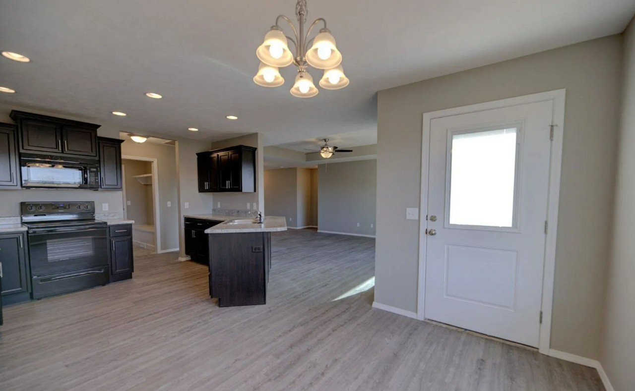 1055 S Calabria Ave - Photo 6 of 22