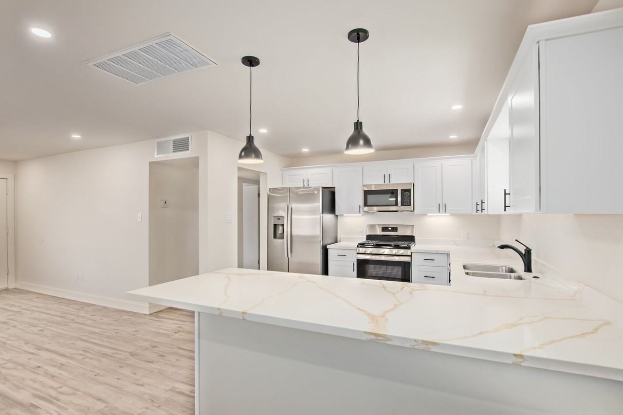 5542 N 29th Ave - Photo 3 of 30