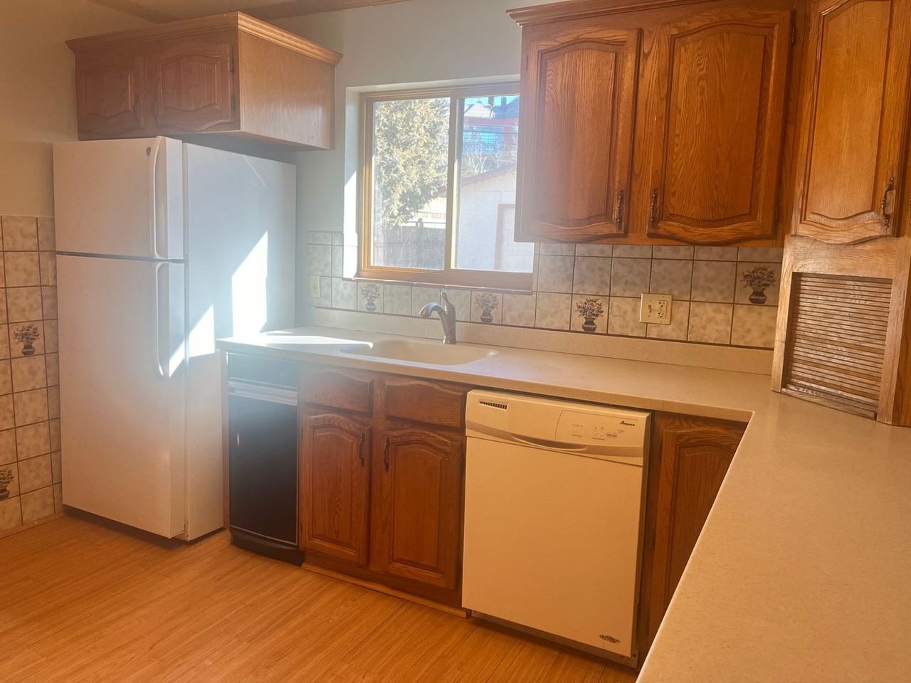 811 Skyway Blvd - Photo 3 of 15