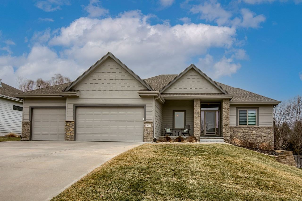 7021 N 160th St - Photo 2 of 25