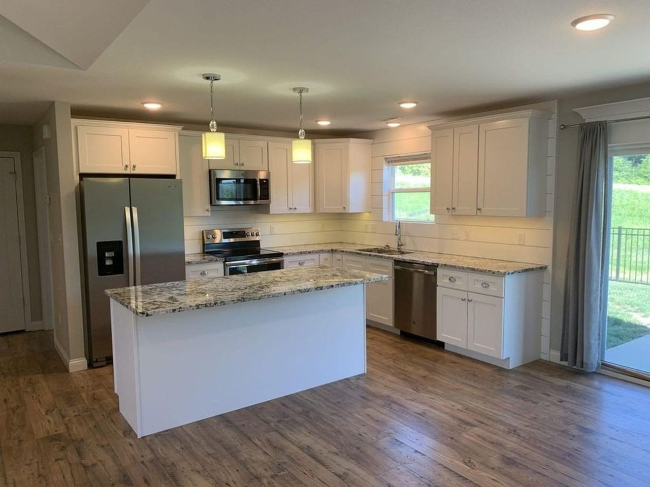 3501 Barcus Ct - Photo 3 of 21