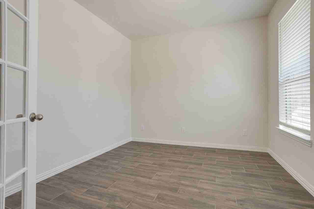 6721 Farsight Dr - Photo 4 of 23