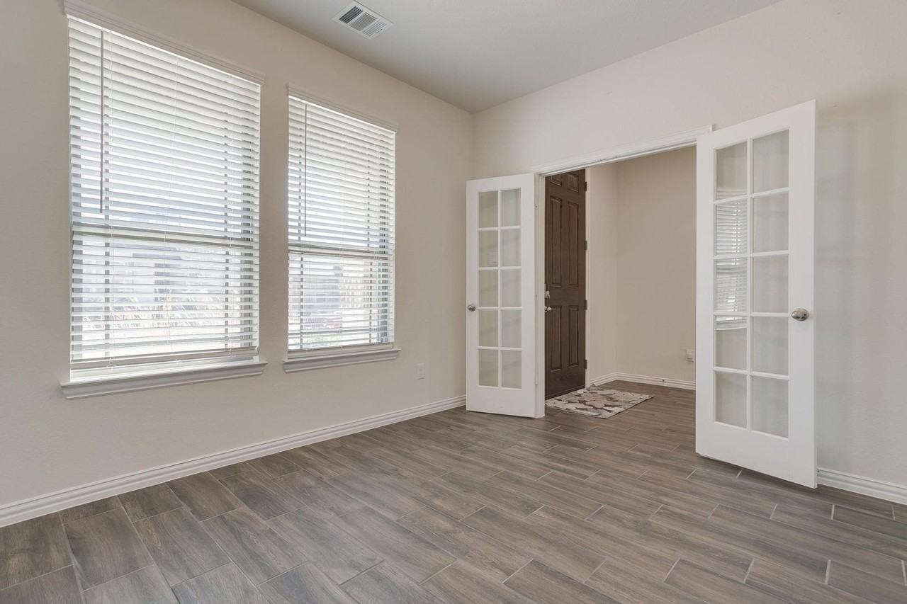 6721 Farsight Dr - Photo 5 of 23