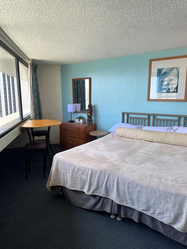 1700 Ala Moana Blvd #2904 - Photo 4 of 7