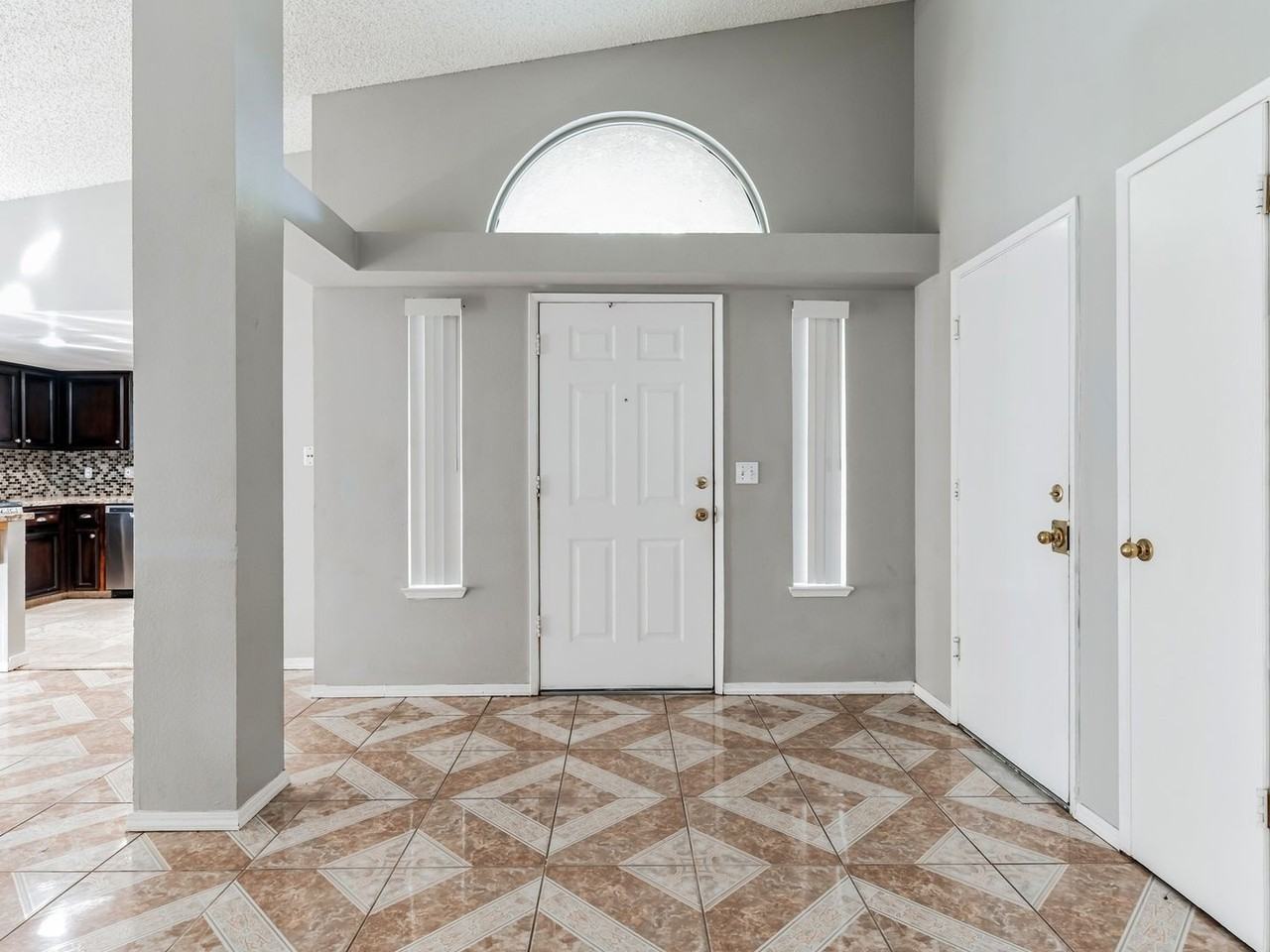 2108 James Ct - Photo 2 of 32