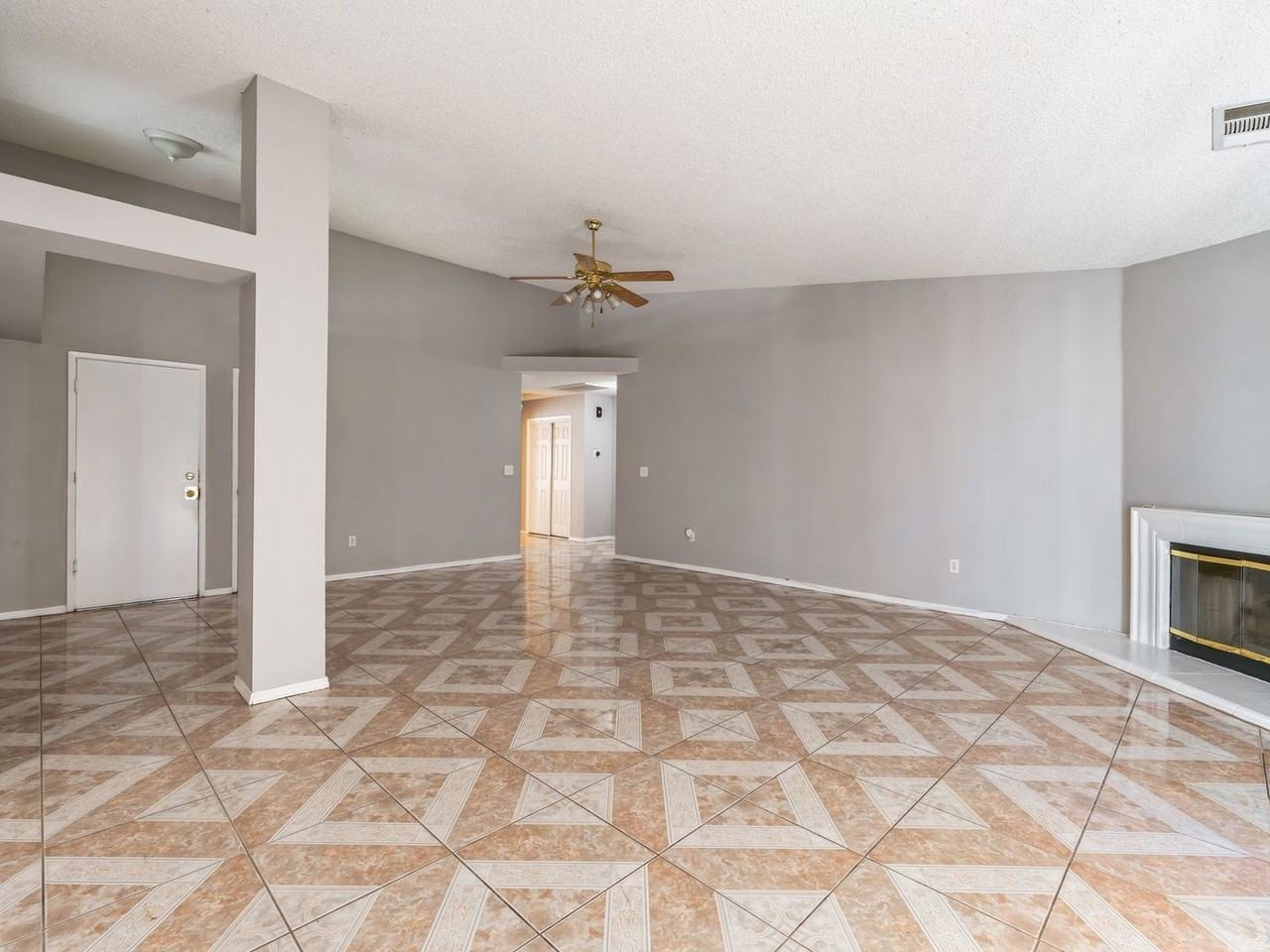 2108 James Ct - Photo 3 of 32