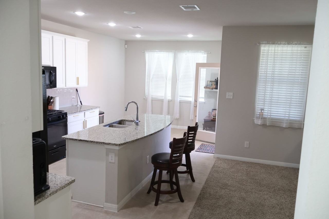 11500 Maple Leaf Way - Photo 5 of 31