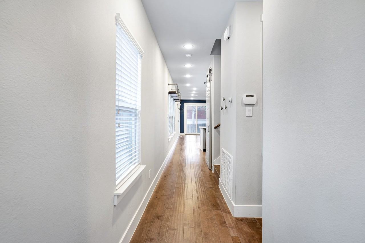 507 Elmhurst Ave - Photo 3 of 32