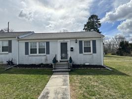 featured image of 1700 Roslyn Dr