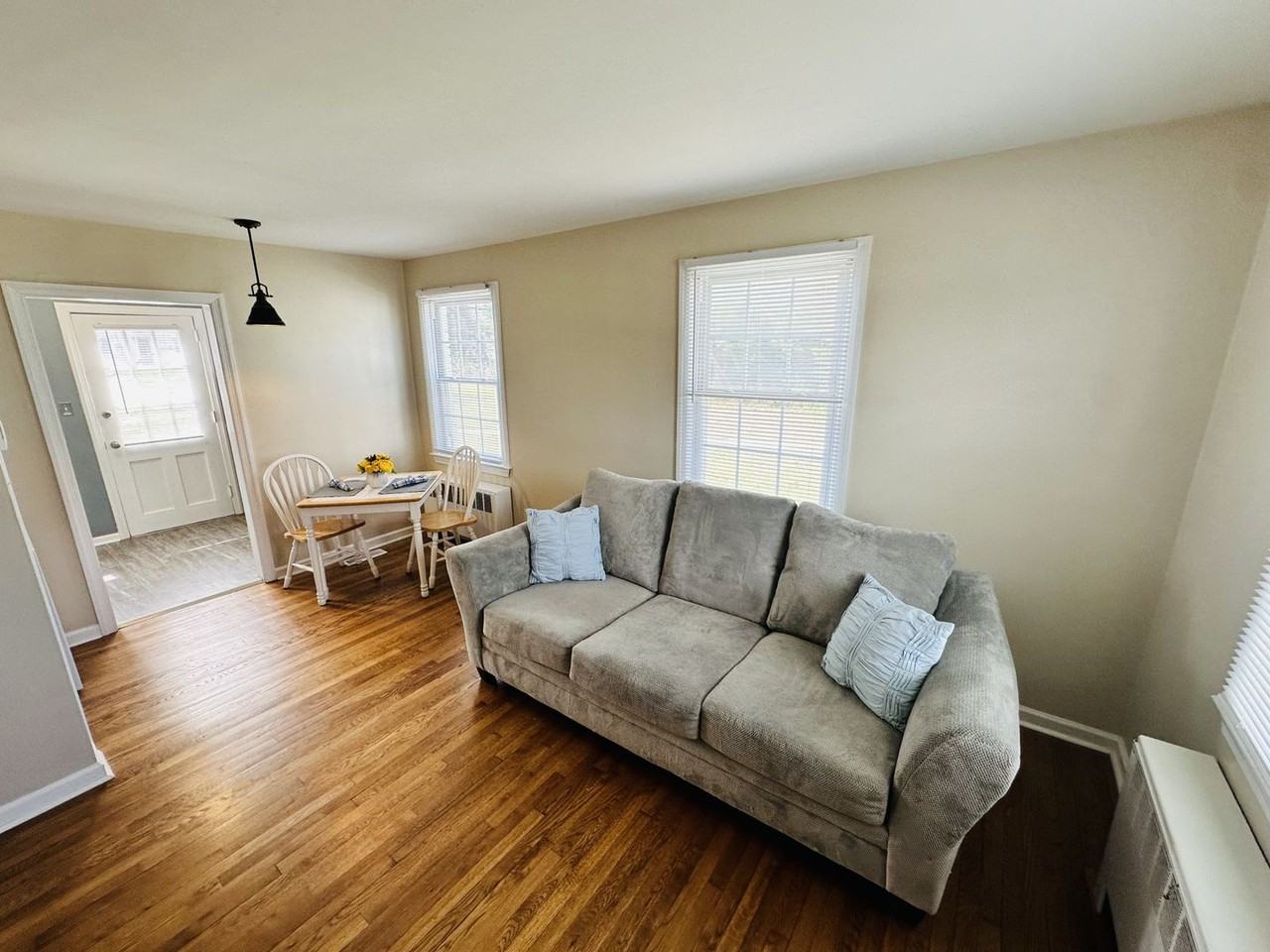 1700 Roslyn Dr - Photo 4 of 13