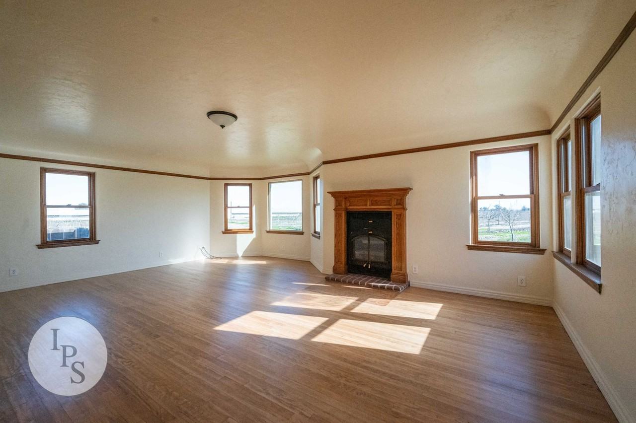 25999 W Whitesbridge Ave - Photo 3 of 22