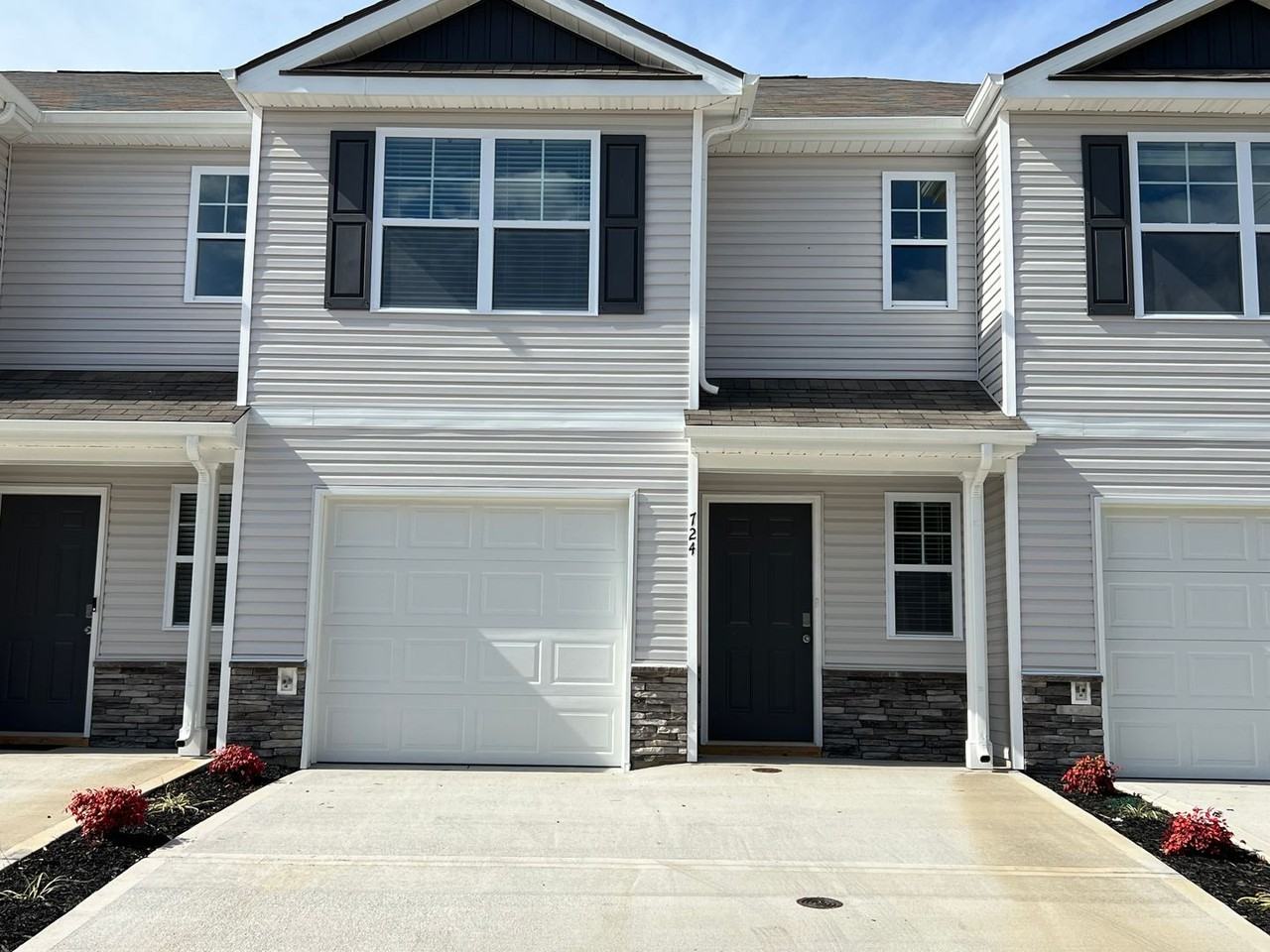 724 Theobald Way - Photo 2 of 24