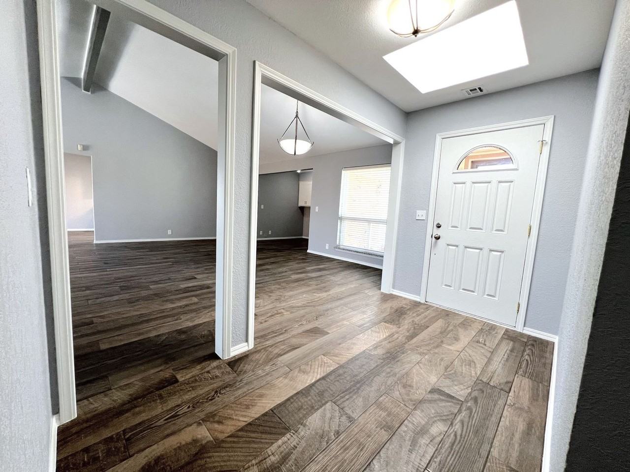 12400 Doons Dr - Photo 3 of 21