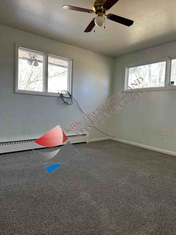 1011 4th St - Photo 2 of 11