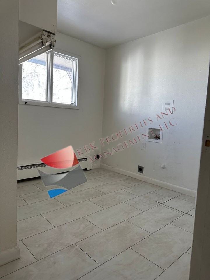 1011 4th St - Photo 3 of 11