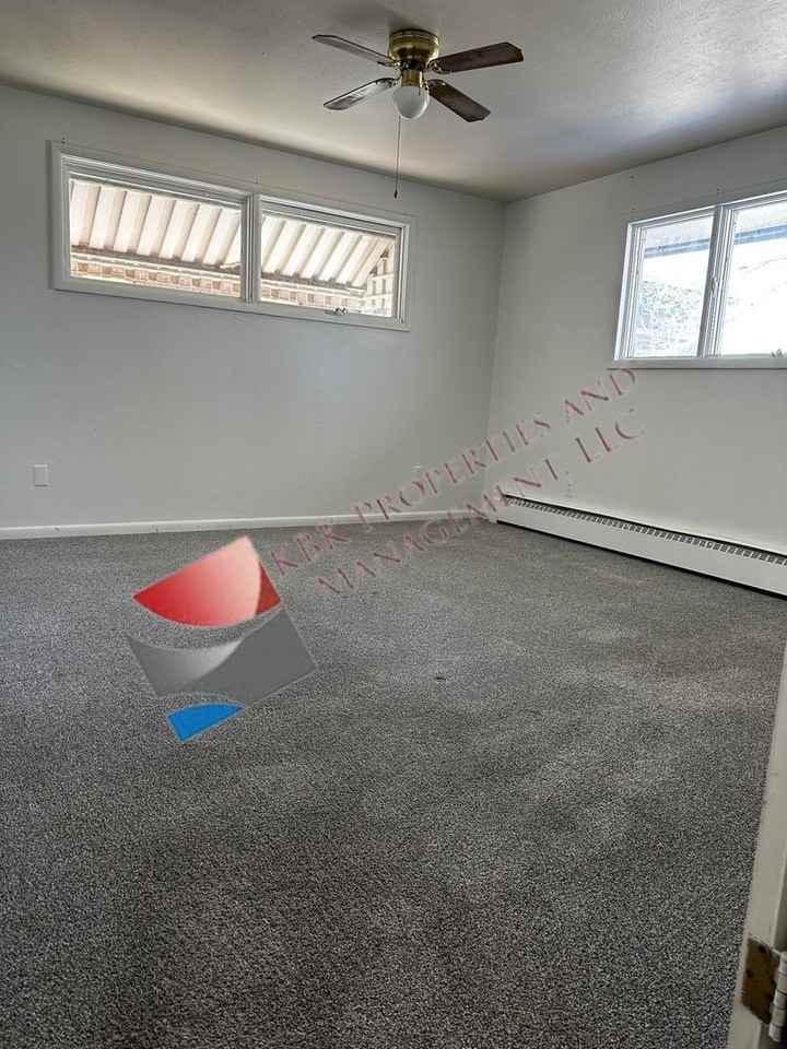 1011 4th St - Photo 5 of 11