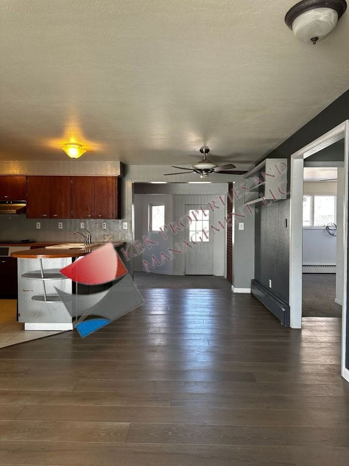 1011 4th St - Photo 6 of 11