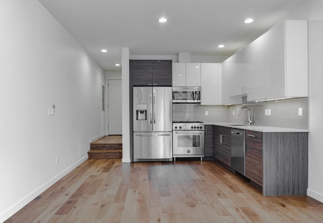 4516 40th Ave Sw - Photo 2 of 28