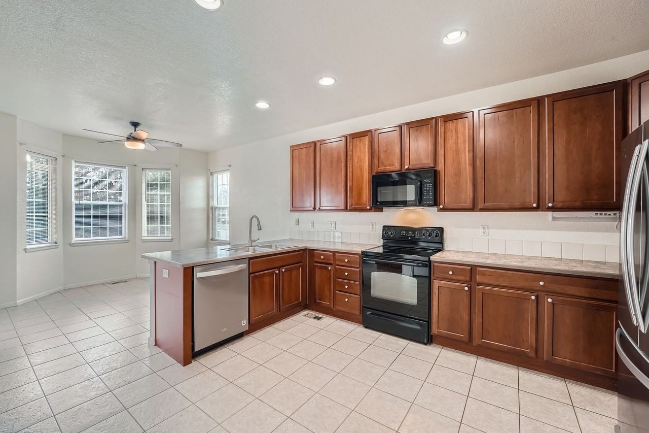13626 Boulder Cir #101 - Photo 2 of 11