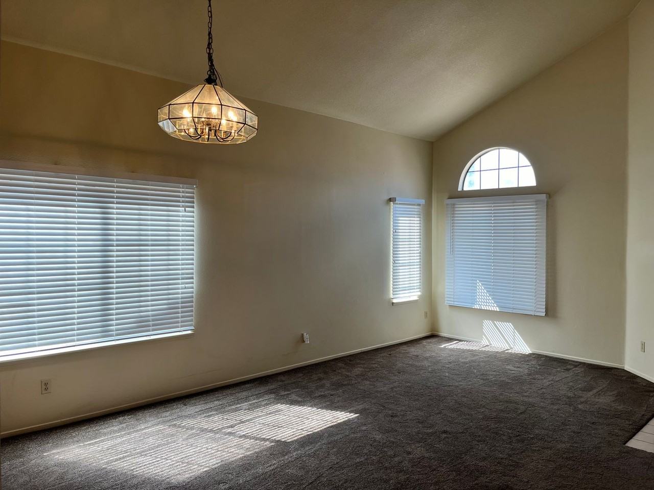 15586 Guajome Rd - Photo 4 of 10