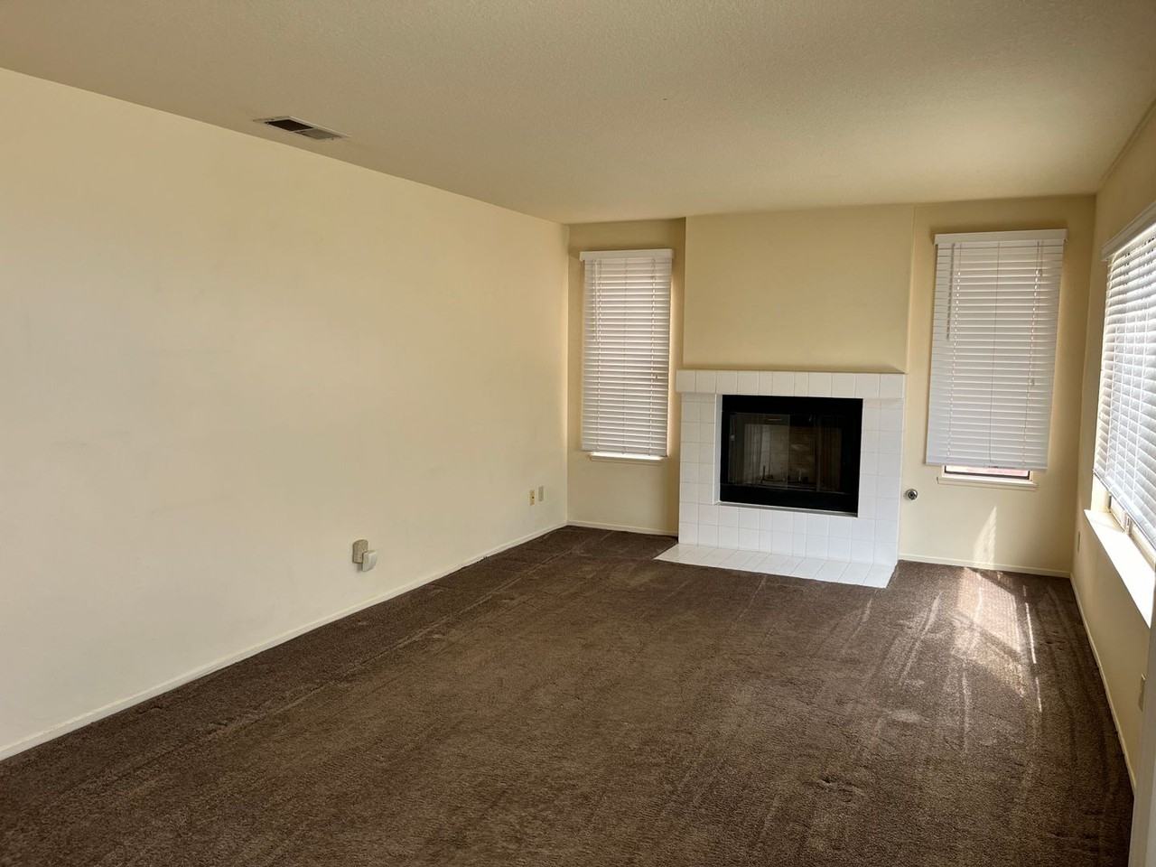 15586 Guajome Rd - Photo 5 of 10