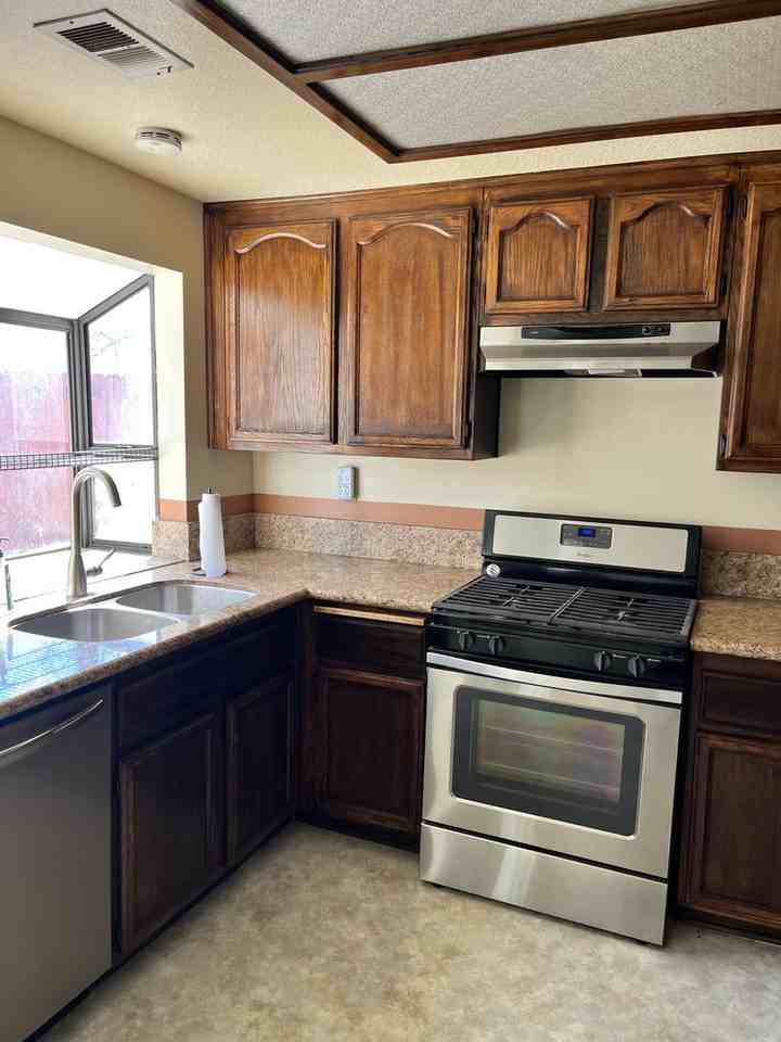 15586 Guajome Rd - Photo 7 of 10