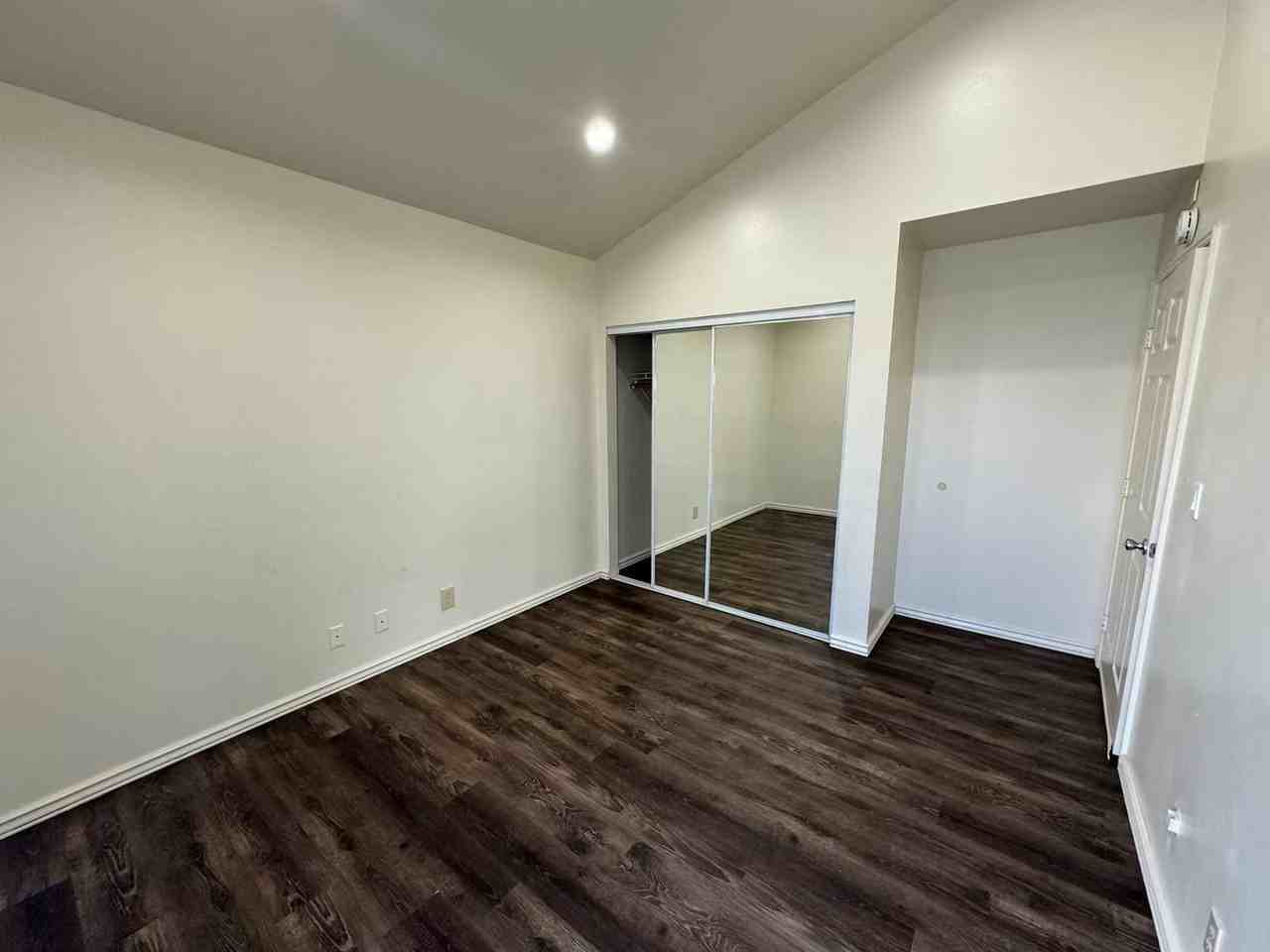 13516 Utica St - Photo 3 of 8