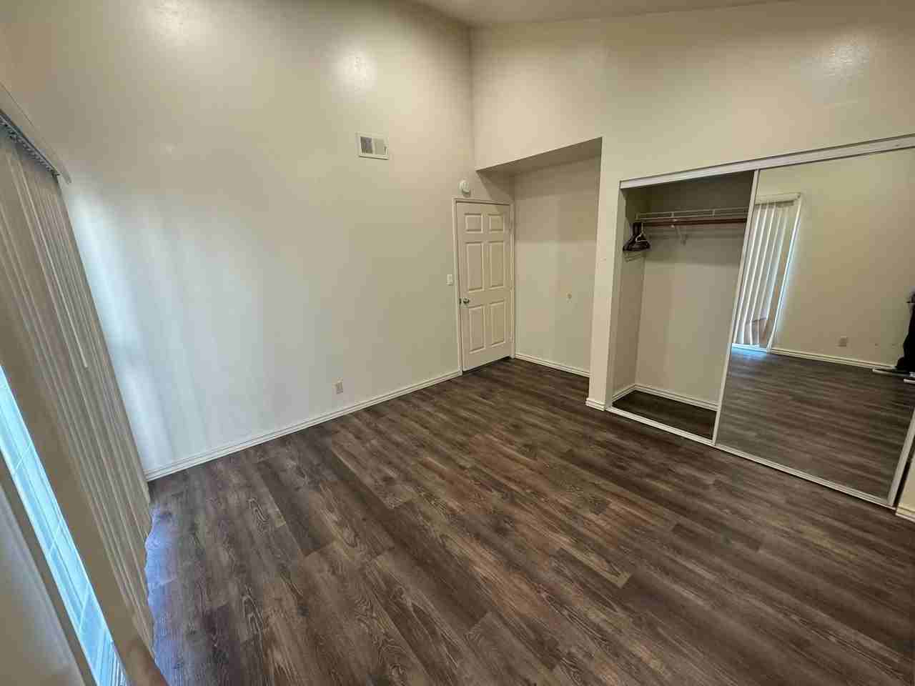 13516 Utica St - Photo 4 of 8