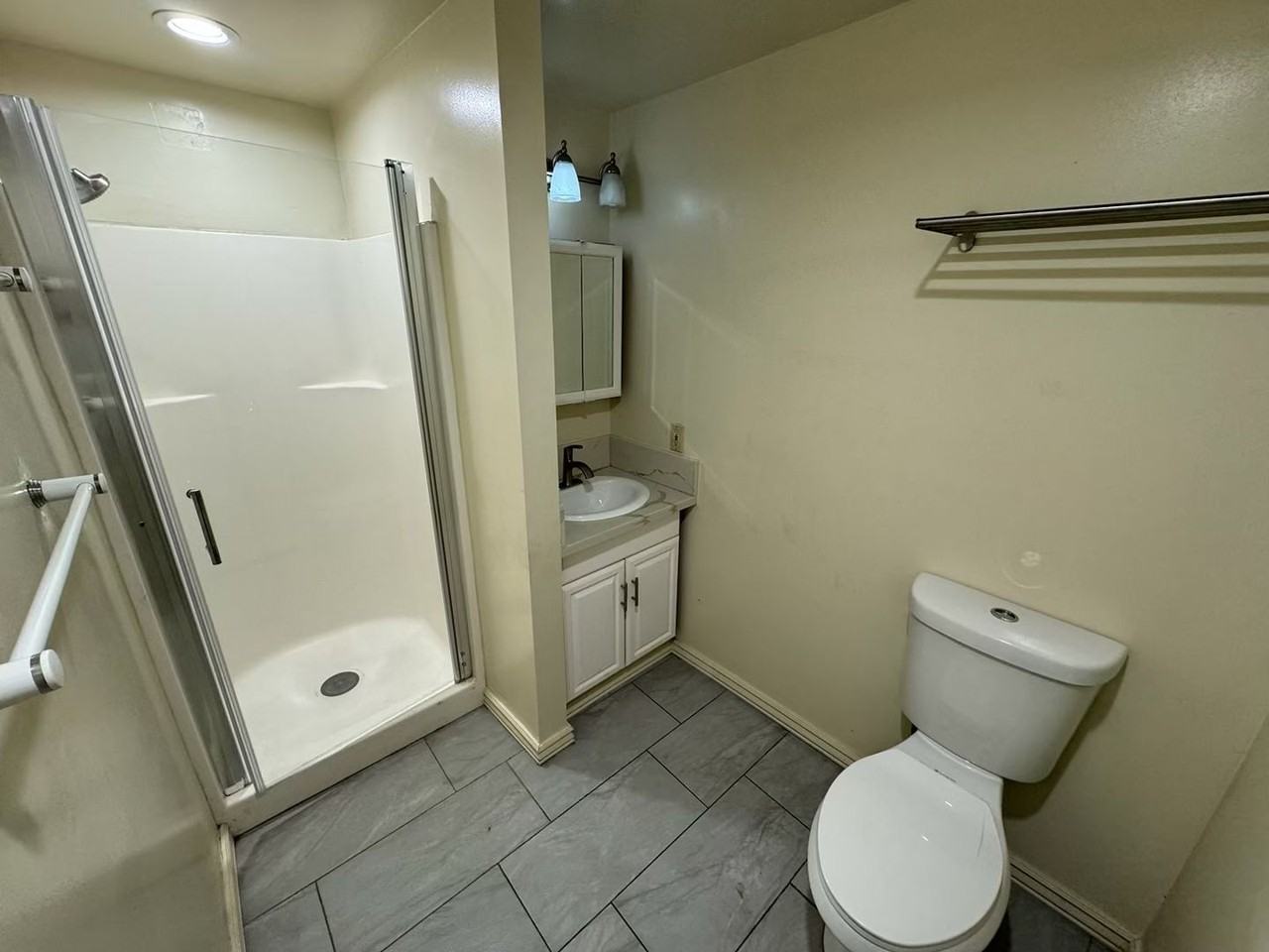 13516 Utica St - Photo 5 of 8