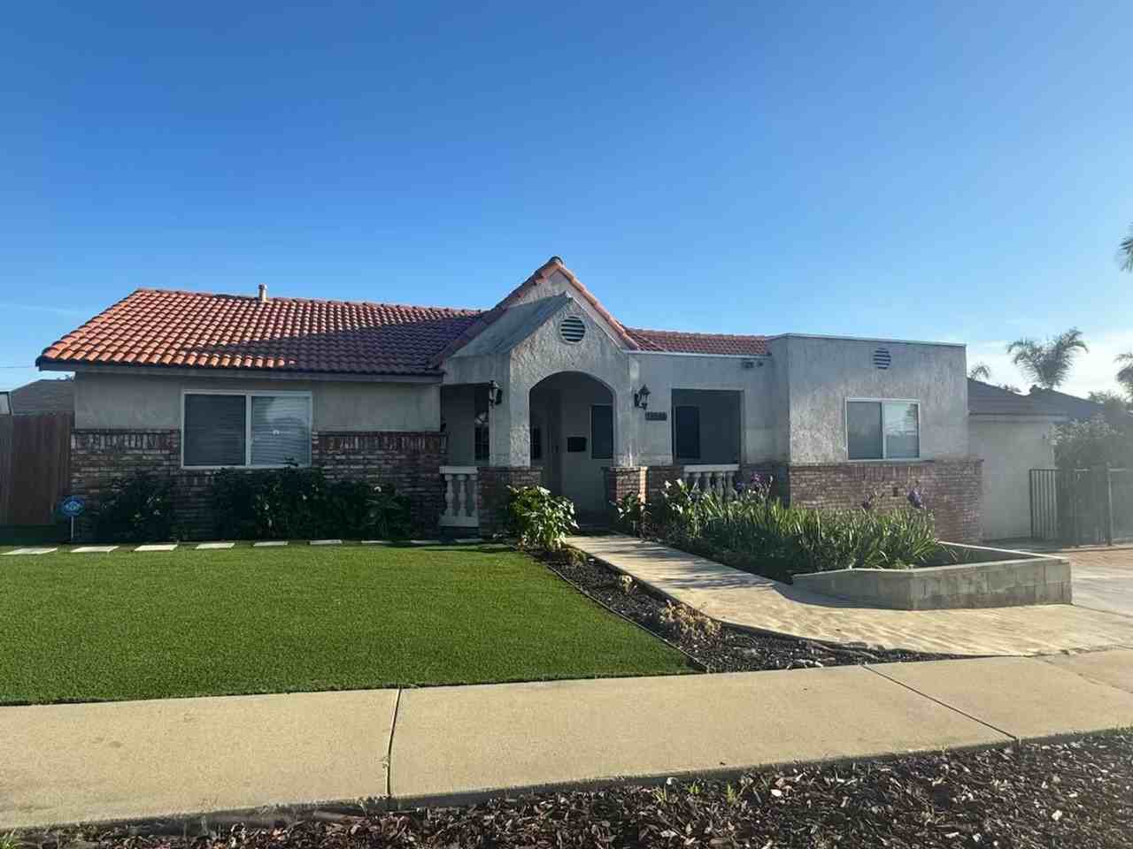 13516 Utica St - Photo 7 of 8